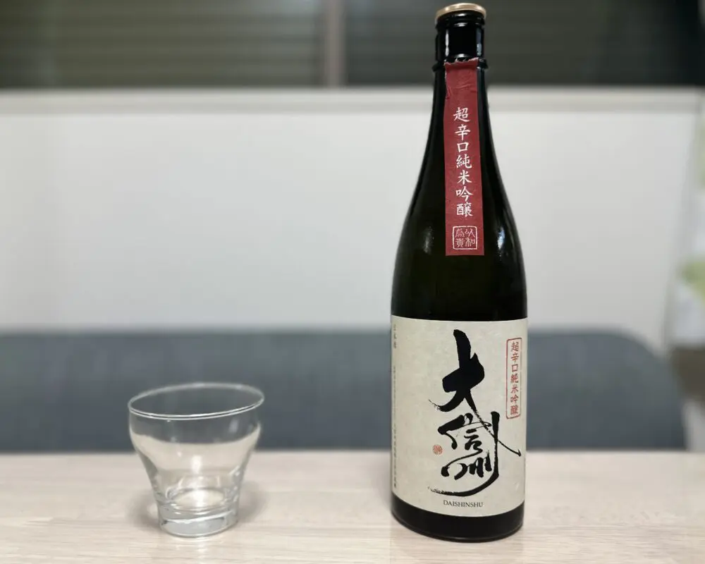 大信州のボトルとグラス