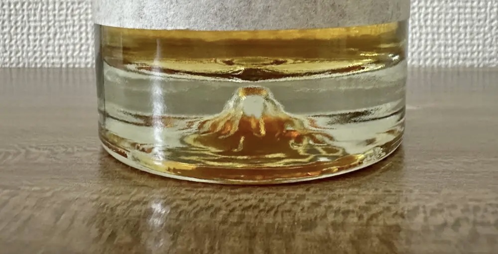 シングルブレンデッド富士のボトル底にある富士山のデザイン