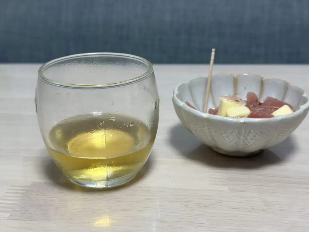 バランタイン ファイネストのトワイスアップと生ハムとチーズのつまみ