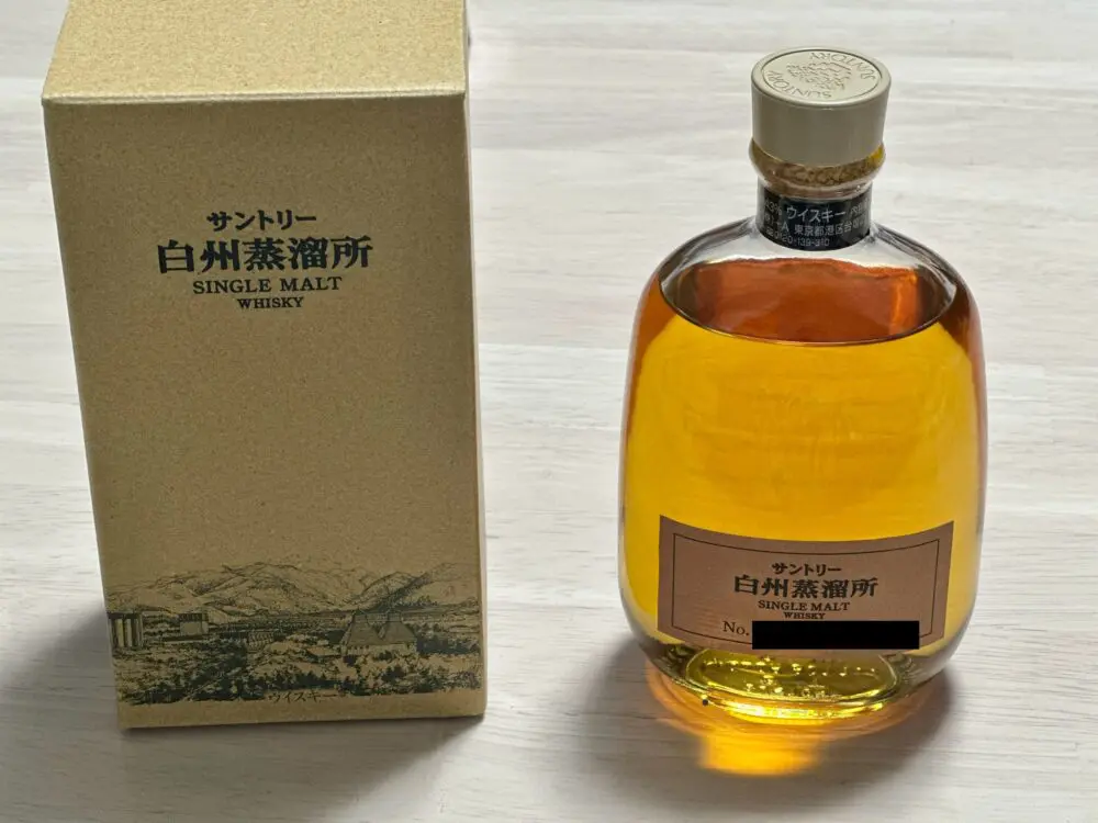 白州蒸溜所シングルモルトウイスキーのボトルとパッケージ