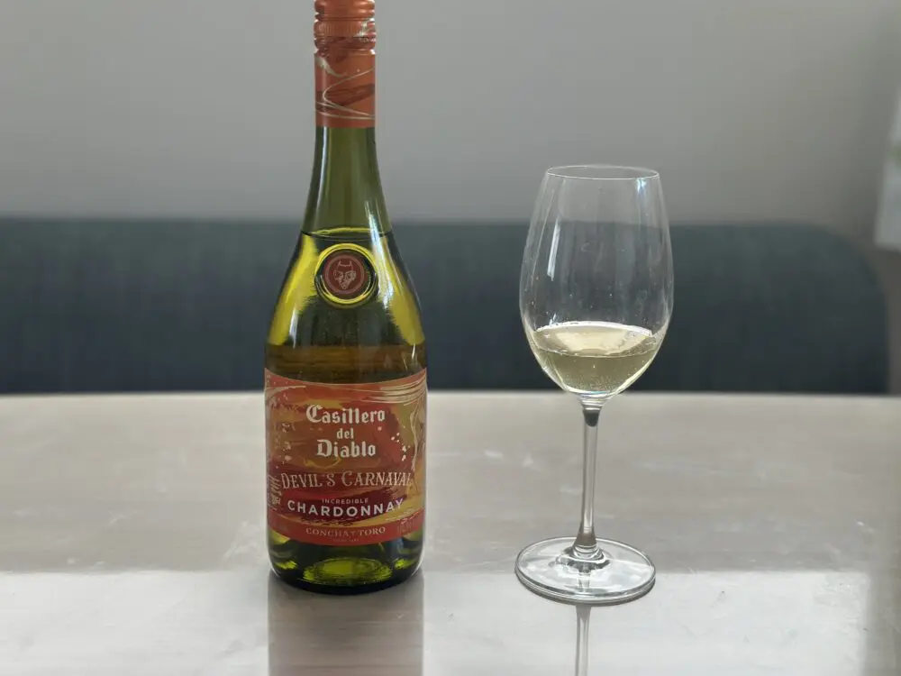 デビルス・カルナバルのボトルとグラス